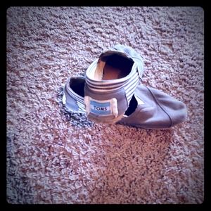 Tom's shoes size 7